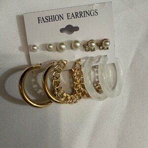 Women’s Fashion Earrings-NWOT-Gold and Pearl